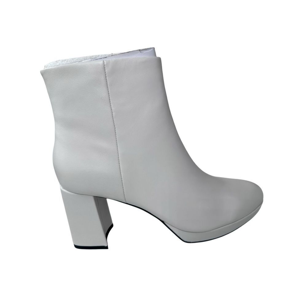 Calvin Klein Uda Boots Ivory Womens Size 9.5 New in Box - Picture 2 of 7